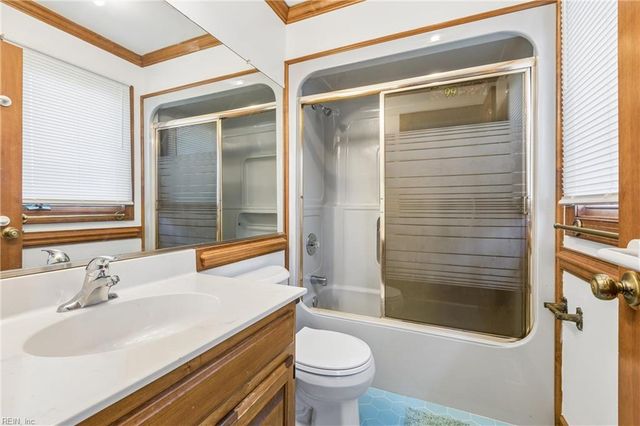 221 Woodburn DR, Hampton, VA 23664