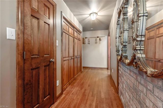 221 Woodburn DR, Hampton, VA 23664