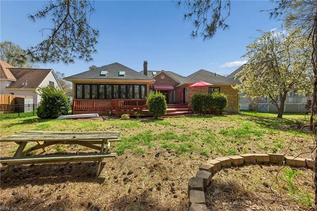 221 Woodburn DR, Hampton, VA 23664