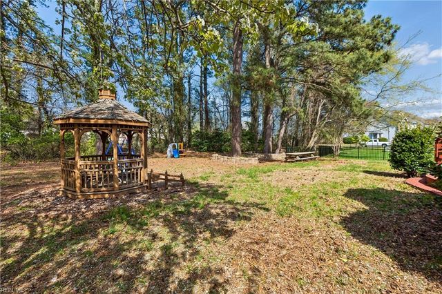 221 Woodburn DR, Hampton, VA 23664