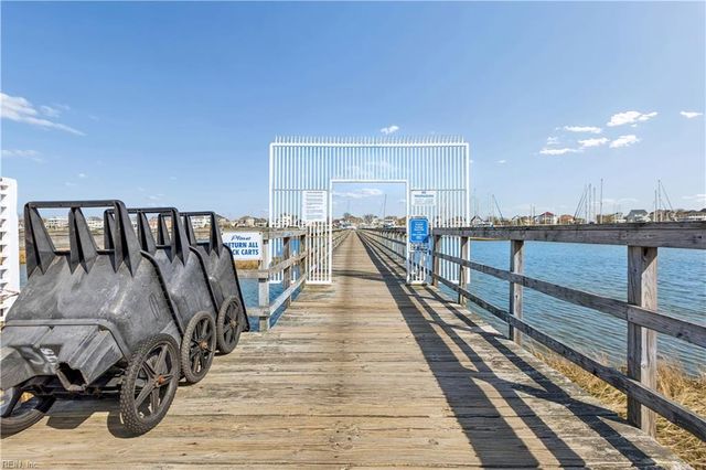 221 Woodburn DR, Hampton, VA 23664