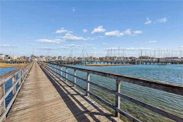 221 Woodburn DR, Hampton, VA 23664