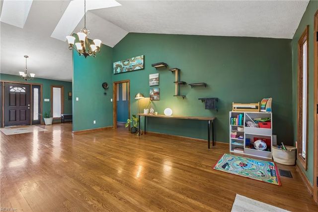 221 Woodburn DR, Hampton, VA 23664