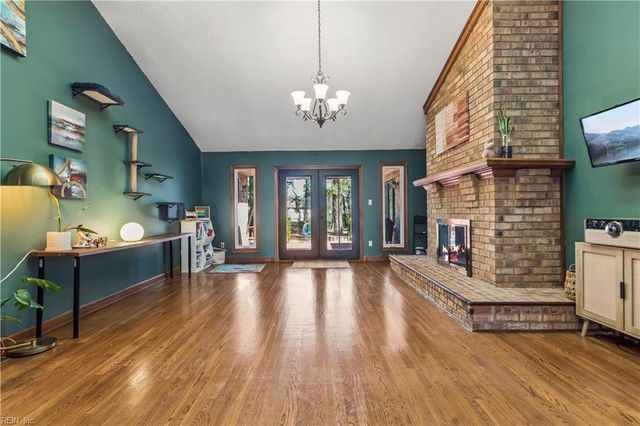 221 Woodburn DR, Hampton, VA 23664