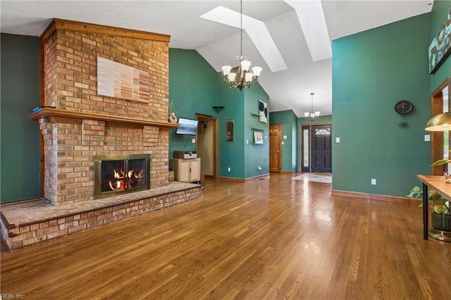 221 Woodburn DR, Hampton, VA 23664