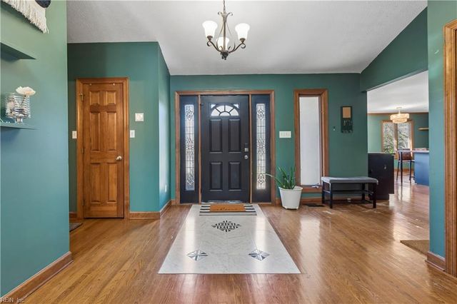 221 Woodburn DR, Hampton, VA 23664