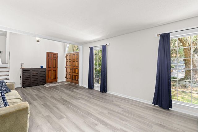 111 Seven Oaks Lane, Summerville, SC 29485