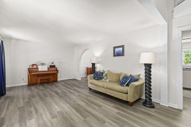 111 Seven Oaks Lane, Summerville, SC 29485