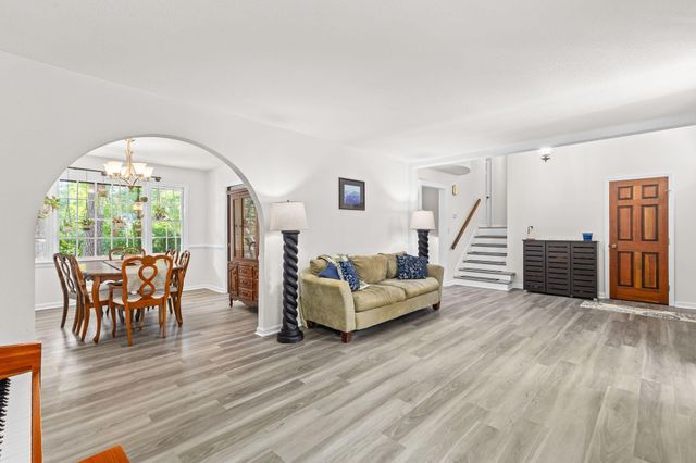 111 Seven Oaks Lane, Summerville, SC 29485