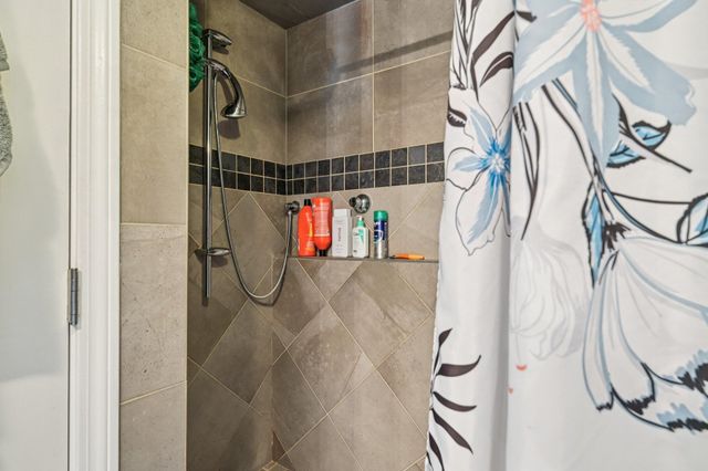 336 Rockland Avenue, Manchester, NH 03102