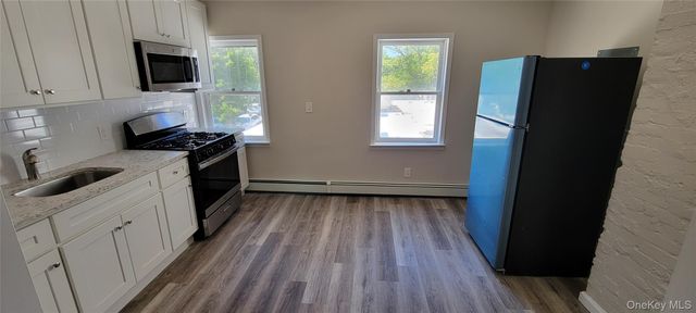 463-465 Main St C, Islip, NY 11751