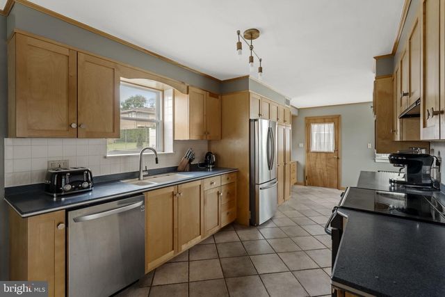 429 DEVON TER, Reading, PA 19607