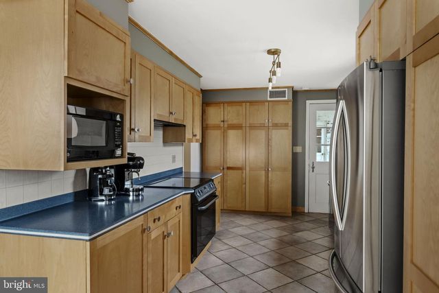 429 DEVON TER, Reading, PA 19607