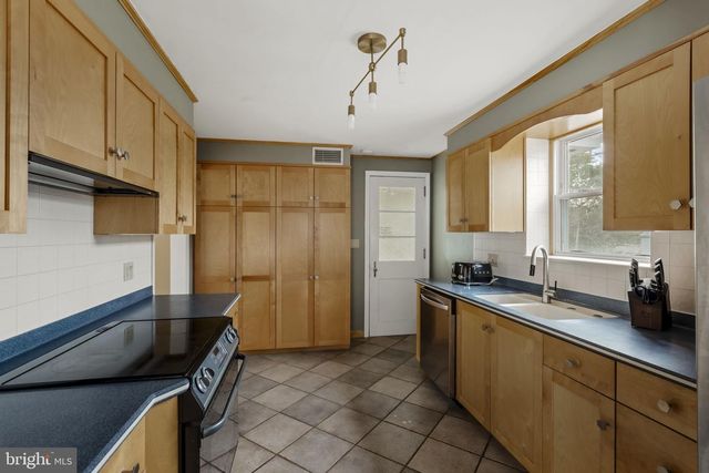 429 DEVON TER, Reading, PA 19607