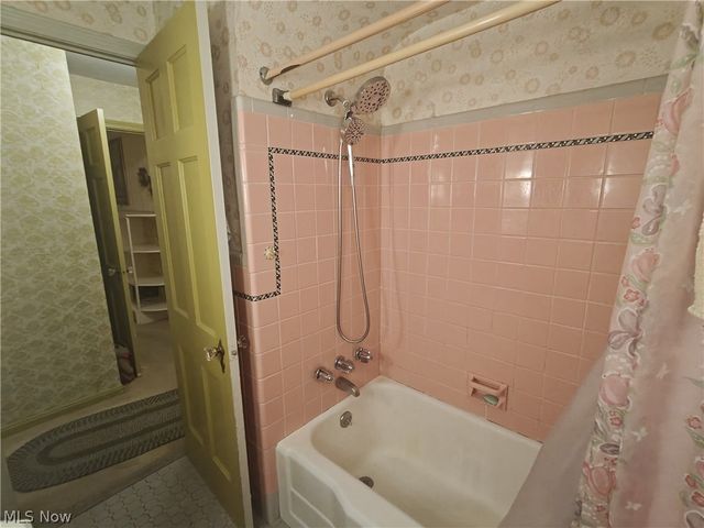 15717 Munn Road, Cleveland, OH 44111