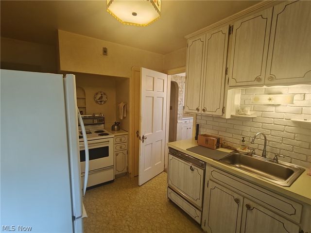 15717 Munn Road, Cleveland, OH 44111