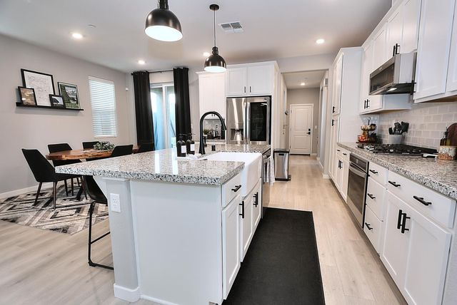 2940 Edgeview Dr, Sacramento, CA 95833