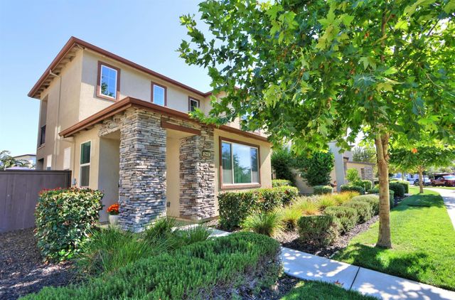 2940 Edgeview Dr, Sacramento, CA 95833