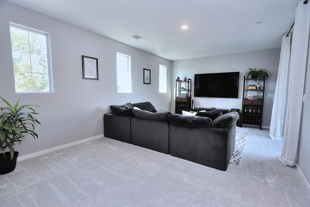 2940 Edgeview Dr, Sacramento, CA 95833