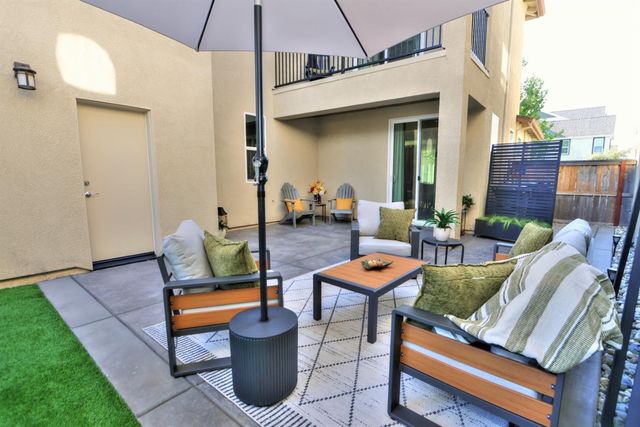 2940 Edgeview Dr, Sacramento, CA 95833