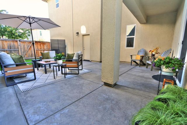 2940 Edgeview Dr, Sacramento, CA 95833