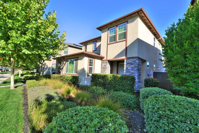 2940 Edgeview Dr, Sacramento, CA 95833
