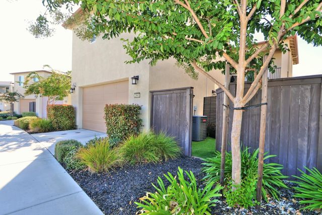 2940 Edgeview Dr, Sacramento, CA 95833