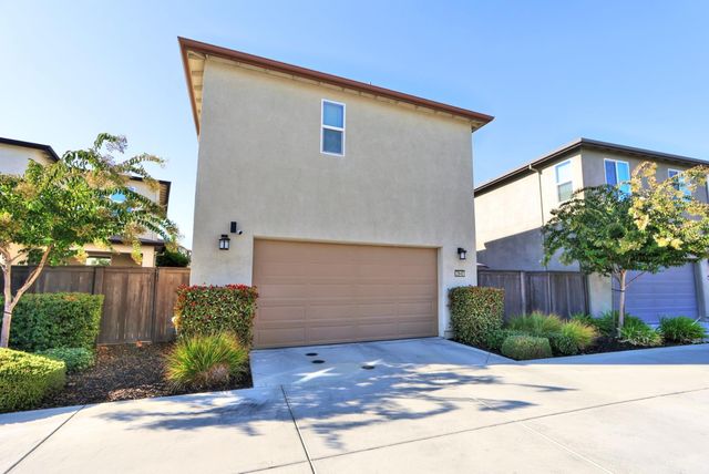 2940 Edgeview Dr, Sacramento, CA 95833