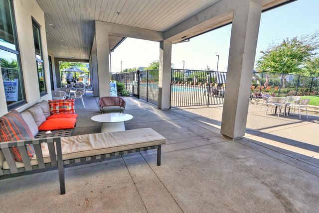 2940 Edgeview Dr, Sacramento, CA 95833