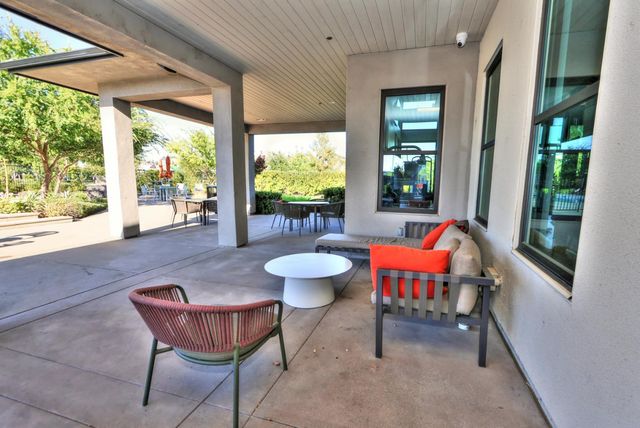 2940 Edgeview Dr, Sacramento, CA 95833