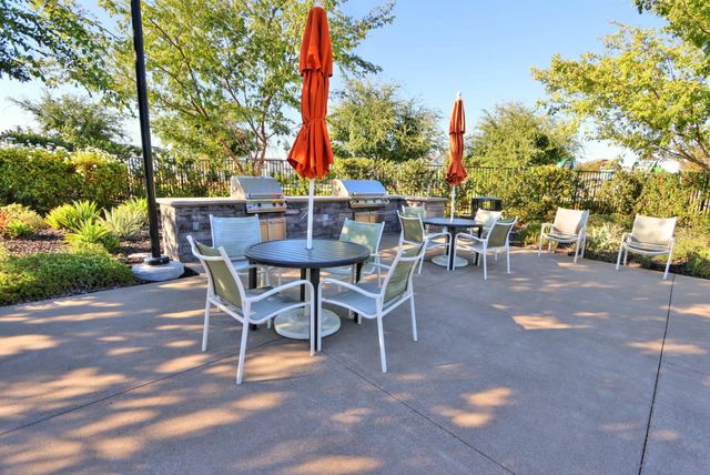 2940 Edgeview Dr, Sacramento, CA 95833