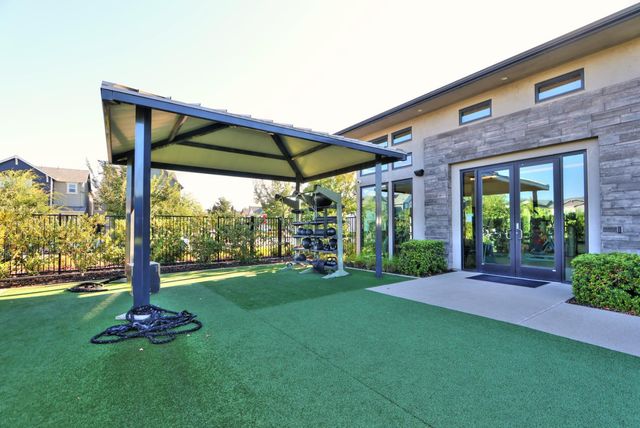 2940 Edgeview Dr, Sacramento, CA 95833