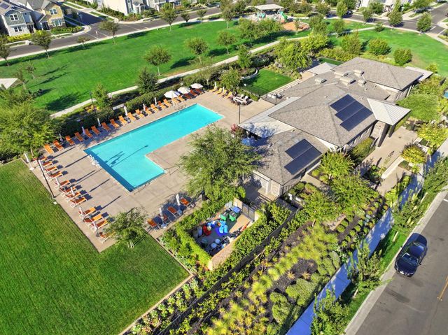 2940 Edgeview Dr, Sacramento, CA 95833