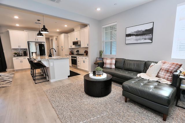 2940 Edgeview Dr, Sacramento, CA 95833