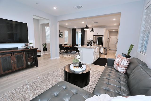 2940 Edgeview Dr, Sacramento, CA 95833