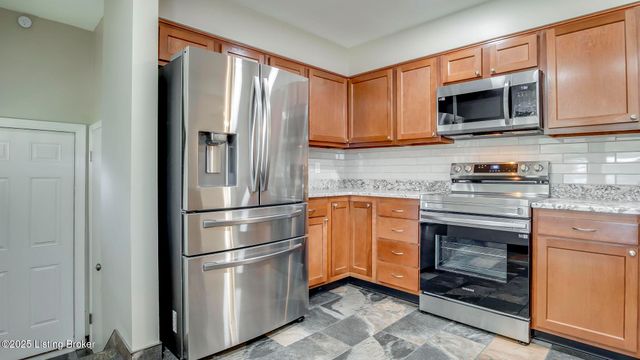 4709 Clarmar Rd, Jeffersontown, KY 40299