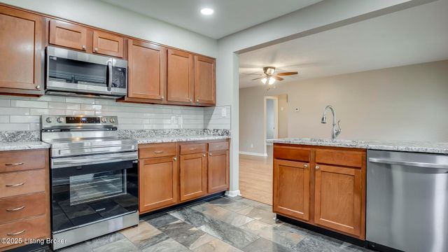 4709 Clarmar Rd, Jeffersontown, KY 40299