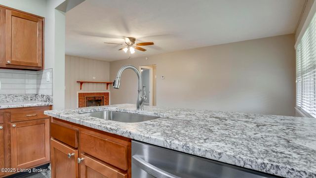 4709 Clarmar Rd, Jeffersontown, KY 40299