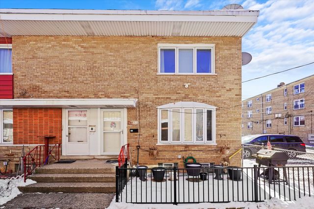 6030 N Winchester Avenue C, Chicago, IL 60660