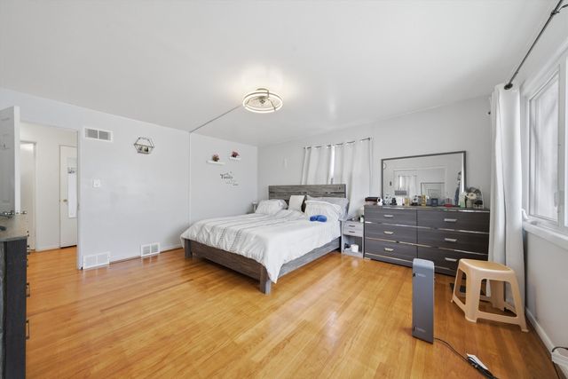 6030 N Winchester Avenue C, Chicago, IL 60660