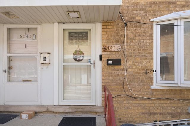 6030 N Winchester Avenue C, Chicago, IL 60660