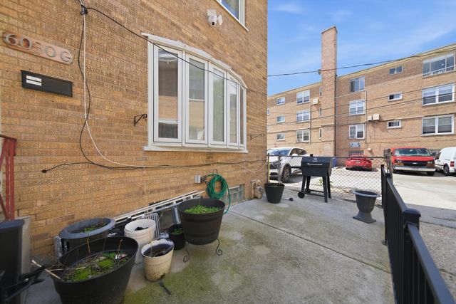 6030 N Winchester Avenue C, Chicago, IL 60660