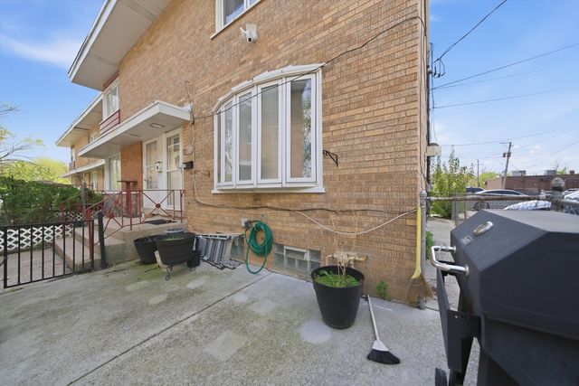 6030 N Winchester Avenue C, Chicago, IL 60660