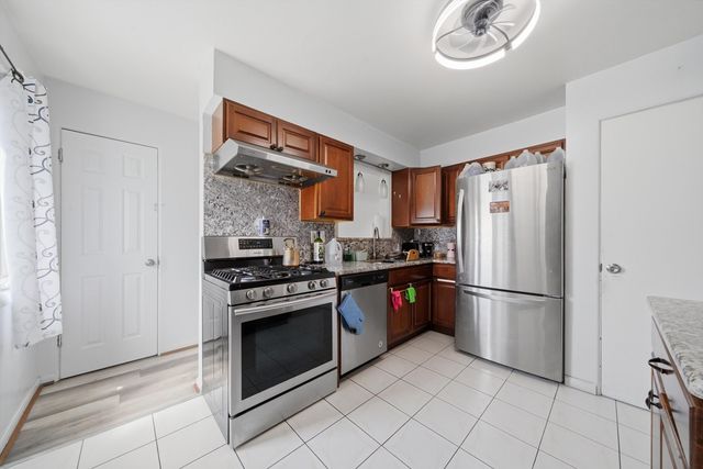 6030 N Winchester Avenue C, Chicago, IL 60660