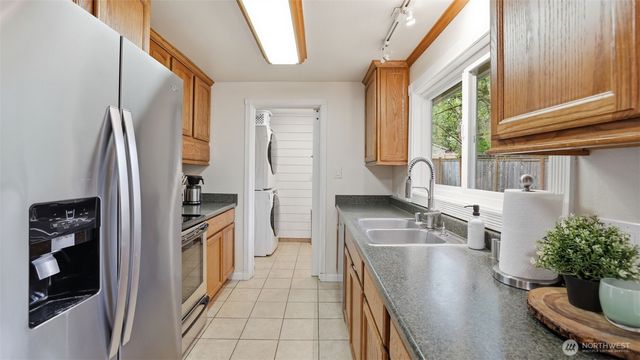 840 211th Place NE, Sammamish, WA 98074