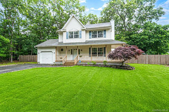 2 Community Road, Coram, NY 11727