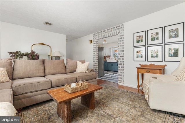 32 CHEERFUL FAYE DR, Inwood, WV 25428