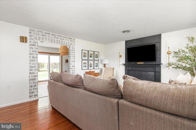 32 CHEERFUL FAYE DR, Inwood, WV 25428