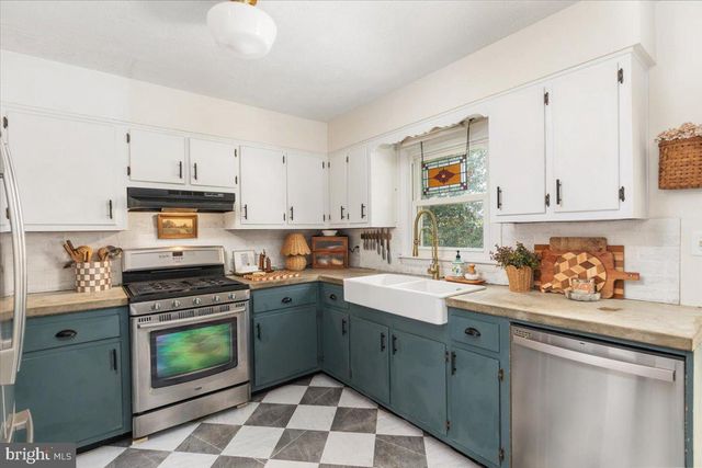 32 CHEERFUL FAYE DR, Inwood, WV 25428