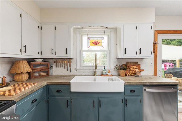 32 CHEERFUL FAYE DR, Inwood, WV 25428